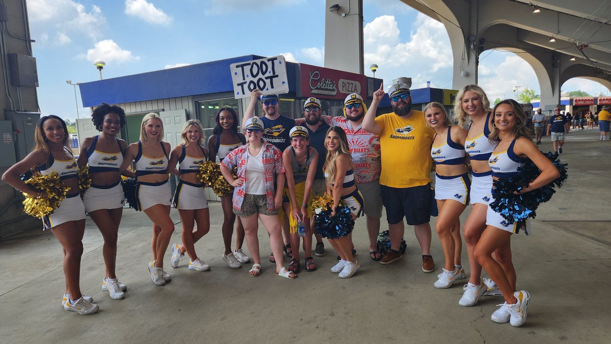 UnknownVar1able's tweet photo. LET'S GO BOATS!!!

#USFL #USFLShowboats #MemphisShowboats #Memphis #MEMvsBHM #MEMvsErrbody https://t.co/1RDGeIQo4h