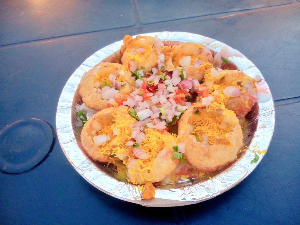 prabhatillu's tweet photo. #GolkondaDosa Center
#DahiPuri
#Panipuri
#Samosachat
#DoubleEggDosa
#Water
#Tea 🤩 https://t.co/ziA8KQcBbh
