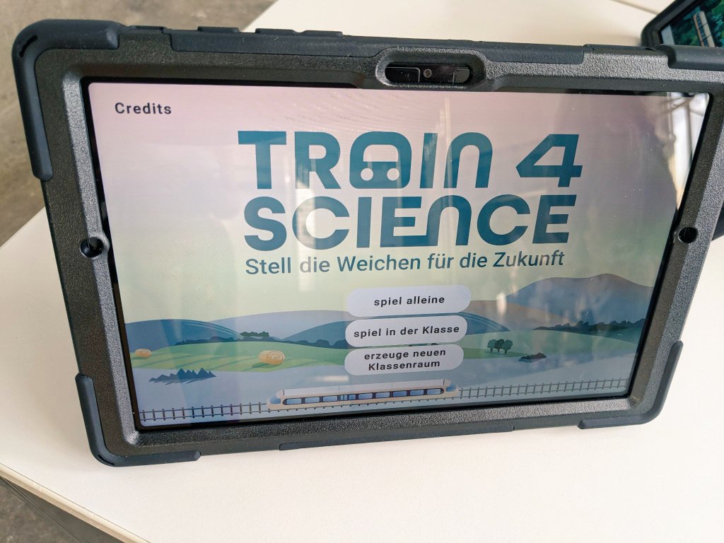 train4science's tweet photo. #TRAIN4Science @LNDWBerlin mit einem neuen Stand und einem neuen Projekt #Gamification4ClimateAction. Wir entwickeln eine digital gestütze Rallye über das Gelände des @SchulUmweltZtrm. Kommt vorbei und testet unsere neuen Ideen. 
@ktstiftung @cccKlimazentrum @HumboldtUni https://t.co/y0uMr9rrnS