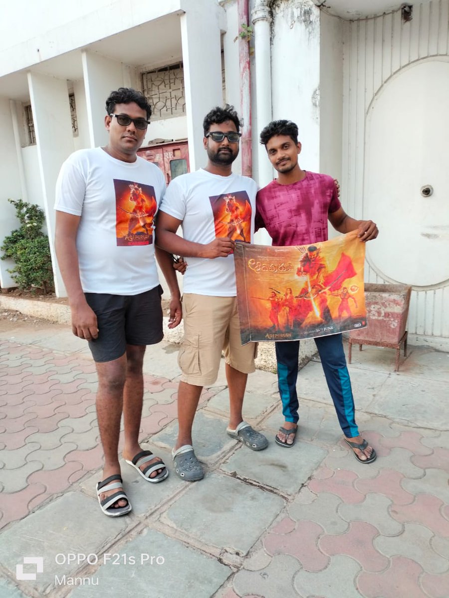 Paru3Parvez's tweet photo. @omraut I'm big fan of prabhas om Raut and this movie after I'm big fan u and prabhas 🫂 https://t.co/cvL9pK2UYH