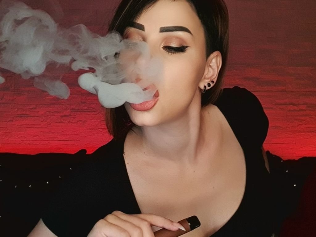 I'm online right now on skyprivate (live skype show). my private profile: https://t.co/HJpeGpX9hn Please RT. thanks! #camgirl https://t.co/ZWrF8l3vp8
