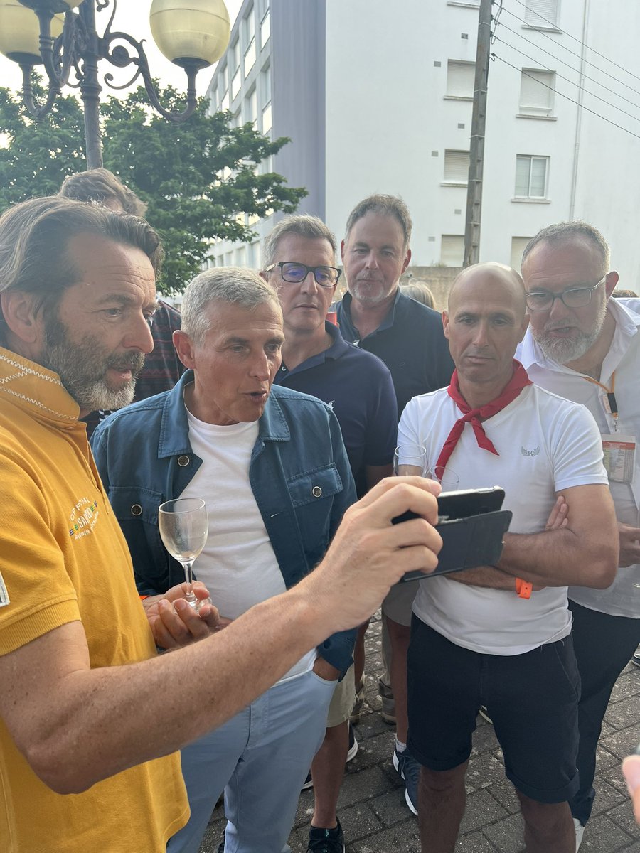 BailSophie's tweet photo. En direct de l’@ArmorCup on suit l’ #OrangeNightRun et la finale du @top14rugby !!! Que du direct et bon vent/run/match à tous ;) 
@FrChauveau @PhilippeDuhot @Mehdi_Allaoua @paorliac https://t.co/QYWeoeG63p