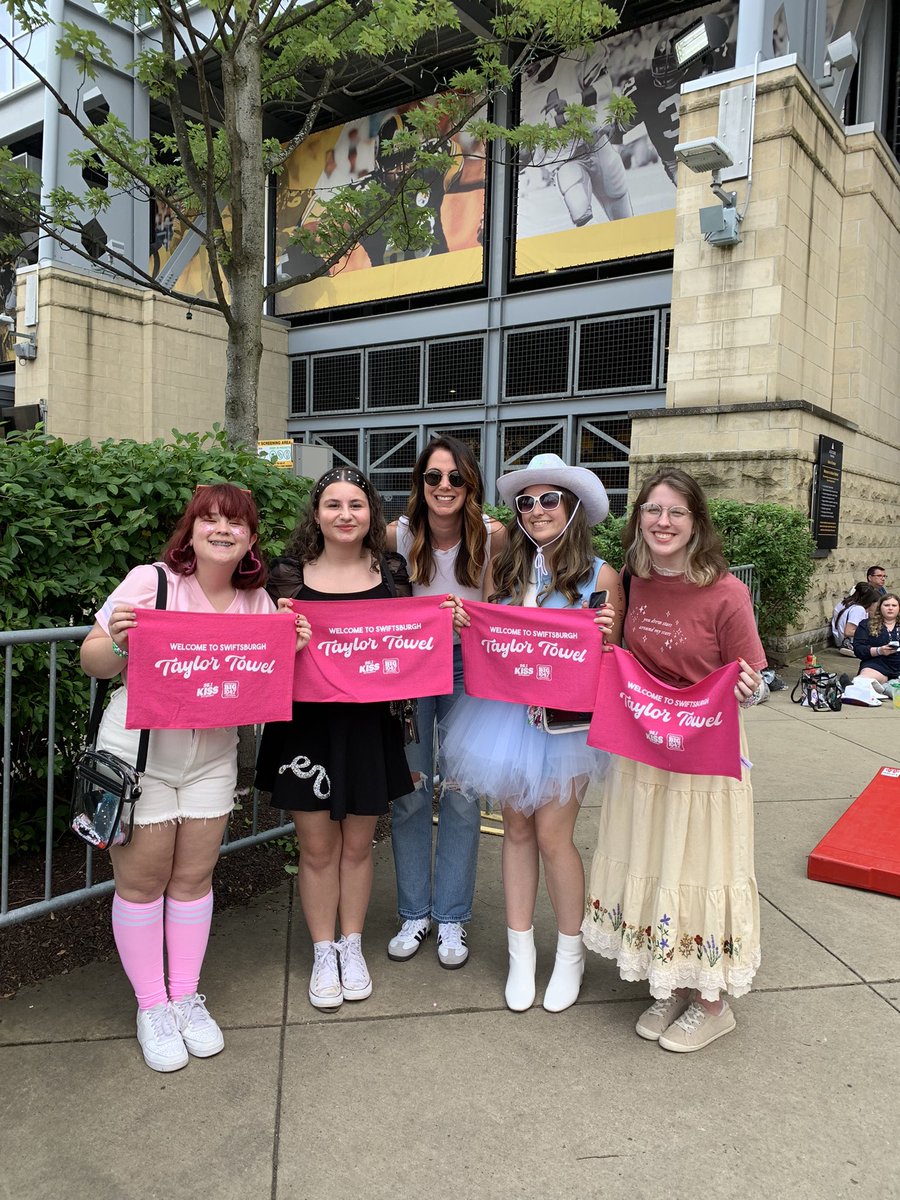 MDT_Tina's tweet photo. @961KISS thank you for the #taylortowels https://t.co/64LzZ5SE1v