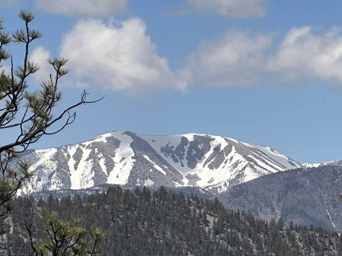 NWSSanDiego's tweet photo. Enjoying the weekend? These photos were taken last Tuesday showing the snow remaining on Mt San Gorgonio and Big Bear Lake which has risen 11 feet since January #socal #climate #wateryear #cawx https://t.co/jXOYQVsKLX