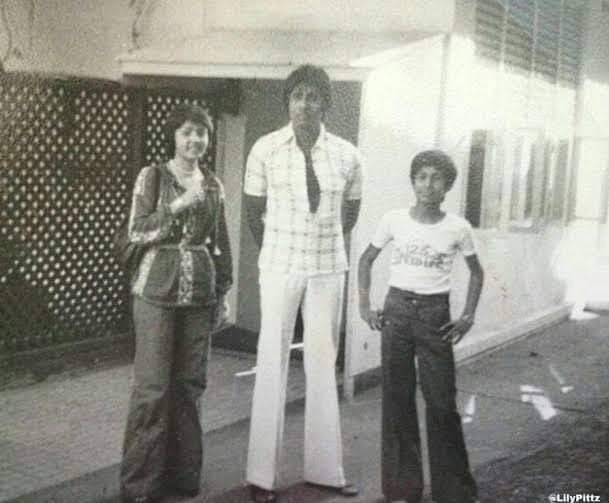 #AmitabhBachchan along with his fans