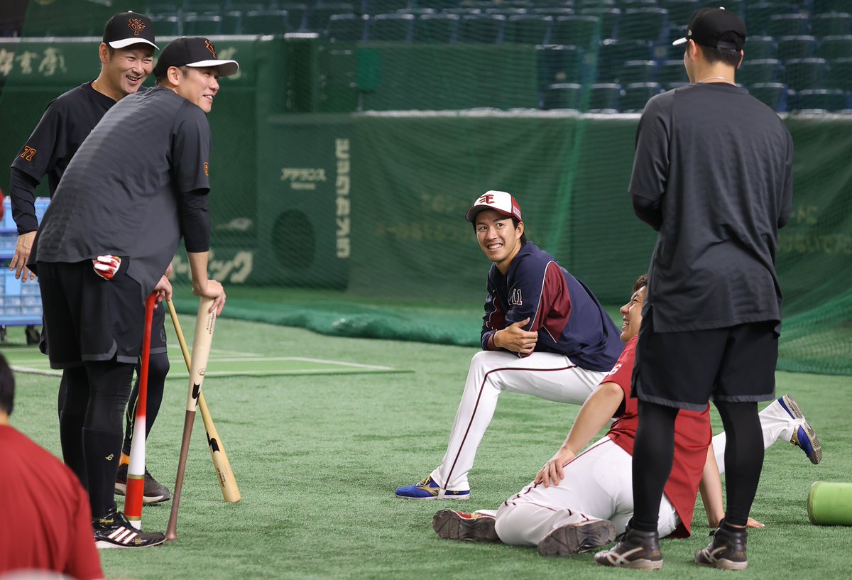 【巨人ｰ楽天】17日、18日に菅野智之投手と投げ合う予定の岸孝之投手。坂本勇人選手、岸田行倫選手らと話す場面も。 sanspo.com rakuteneagles.jp #サンスポ #楽天イーグルス #仙台 #岸孝之 #坂本勇人