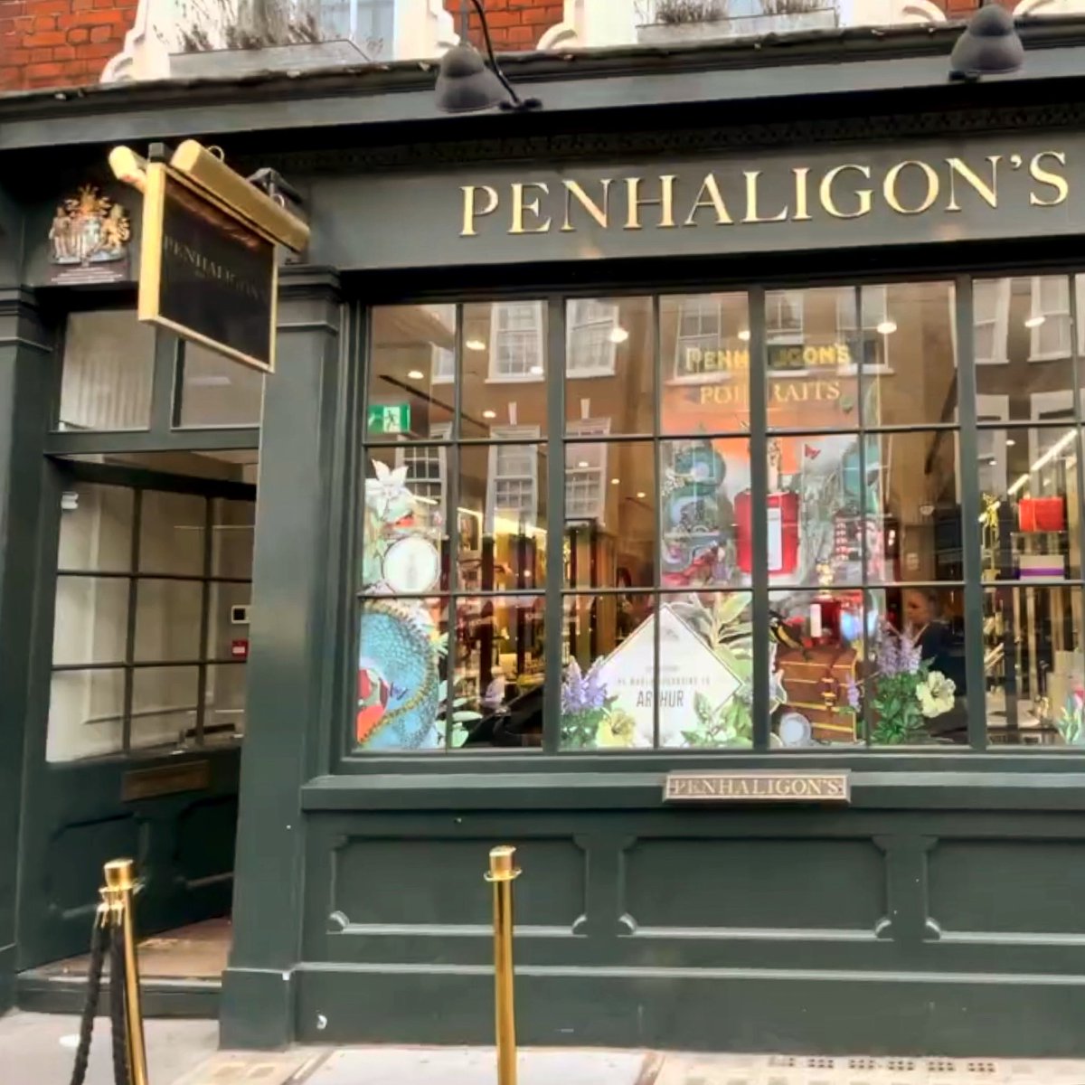 Step into a world of refined scents and olfactory delights at Penhaligon's in Covent Garden. ✨ Immerse yourself in the captivating fragrances that have enchanted discerning individuals for generations. 💐💫 #PenhaligonsCoventGarden #LuxuryFragrances #SignatureScents