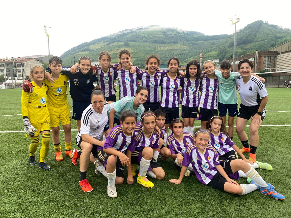 👏🏻💜 ¡Clasificadas para la fase final!

Nuestras pucelanas vencieron todos sus partidos y pasan como primeras a la siguiente ronda de la Azpeitia Cup.

#pucela #RVFemenino