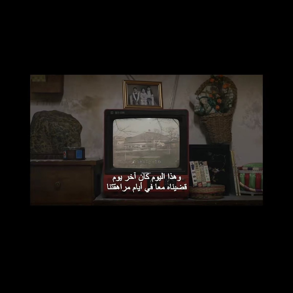 انهاء الجامعه بالنسبه لي هو انتهاء المراهقه ، الان بدأت الحياة الجدية وهذا المحزن لان المتعة كلها بأنك ما تاخذ الحياة بشكل جدي ..