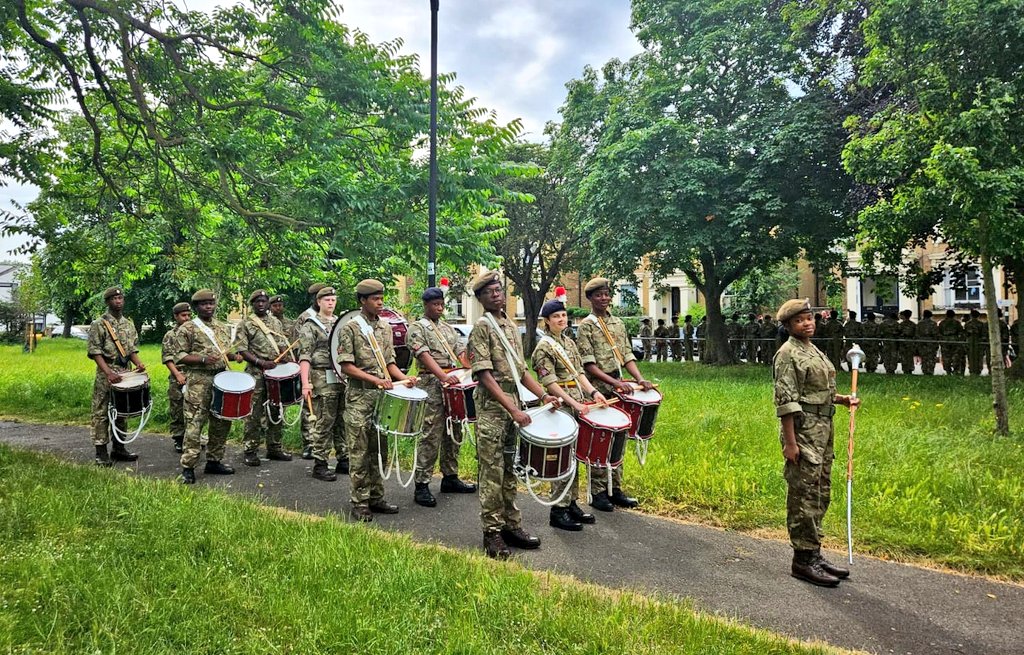 7CoyGLSEACF tweet media