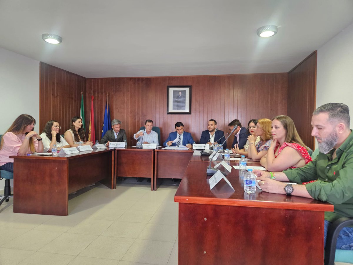 ja_nietob's tweet photo. ➡️ #Obejo está de enhorabuena porque su alcalde seguirá siendo Pedro López.
¡Enhorabuena compañero! A continuar con el buen trabajo que está haciendo tu gobierno para colocar a este municipio donde merece 👏🏻👏🏻👏🏻
#AdmonLocalAND https://t.co/SqZY6gt2gq