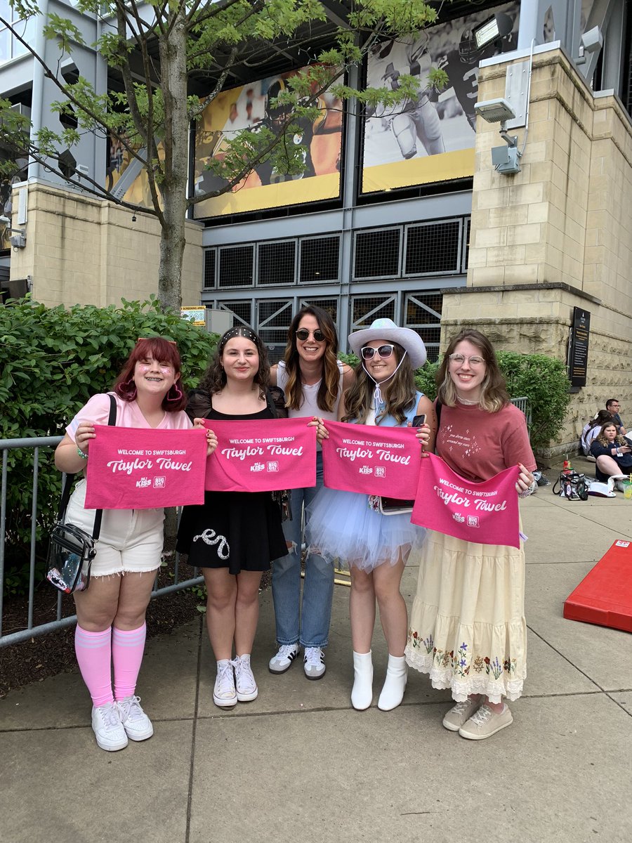 MDT_Tina's tweet photo. @961KISS thank you for the #taylortowel https://t.co/6xaUCovop0