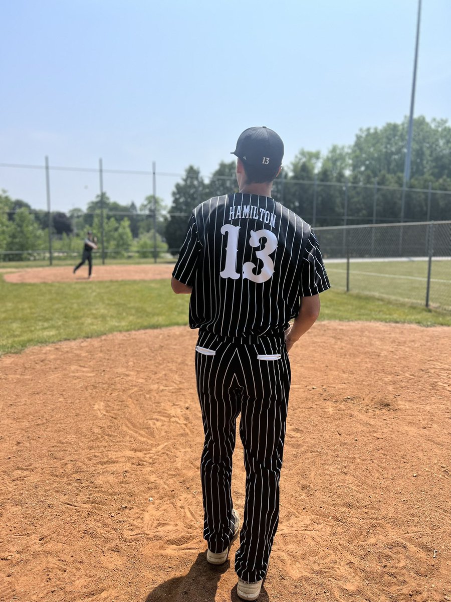 Warming up for the first game of the <a href="/GMBStl/">⚾️GMB Baseball⚾️</a> for the #Hitmen