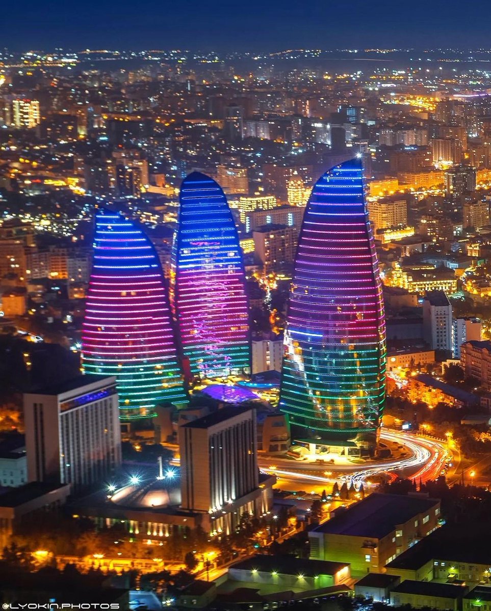 CultureAz_'s tweet photo. 📍🇦🇿Beautiful night cityscape of Baku with bright Flame Towers with different lights, Azerbaijan.

📸Lyokin https://t.co/aumc5RjHlG