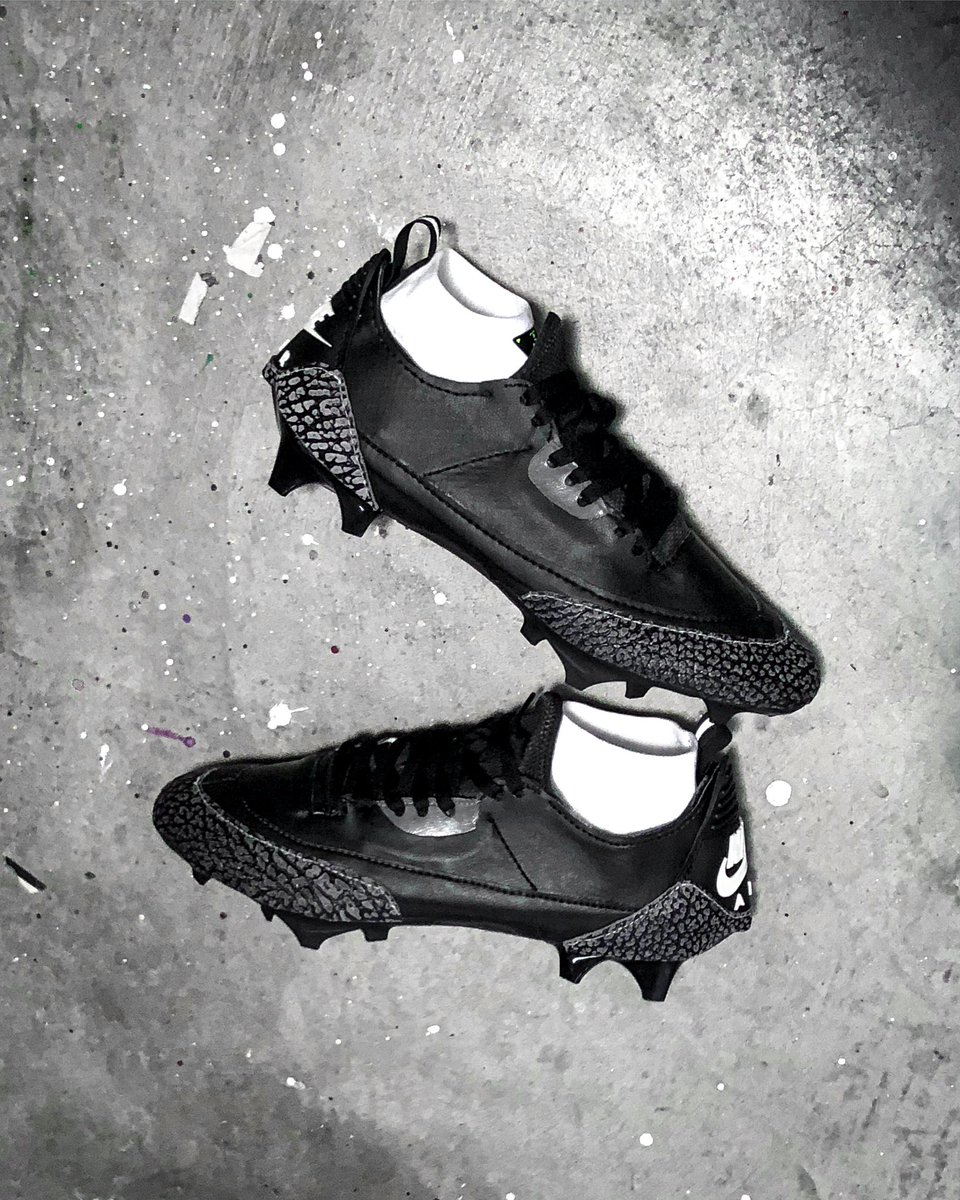 gamedaycleats's tweet photo. Jordan 3 Inspired Football Cleats 🔥 https://t.co/m0DZwbCwL7