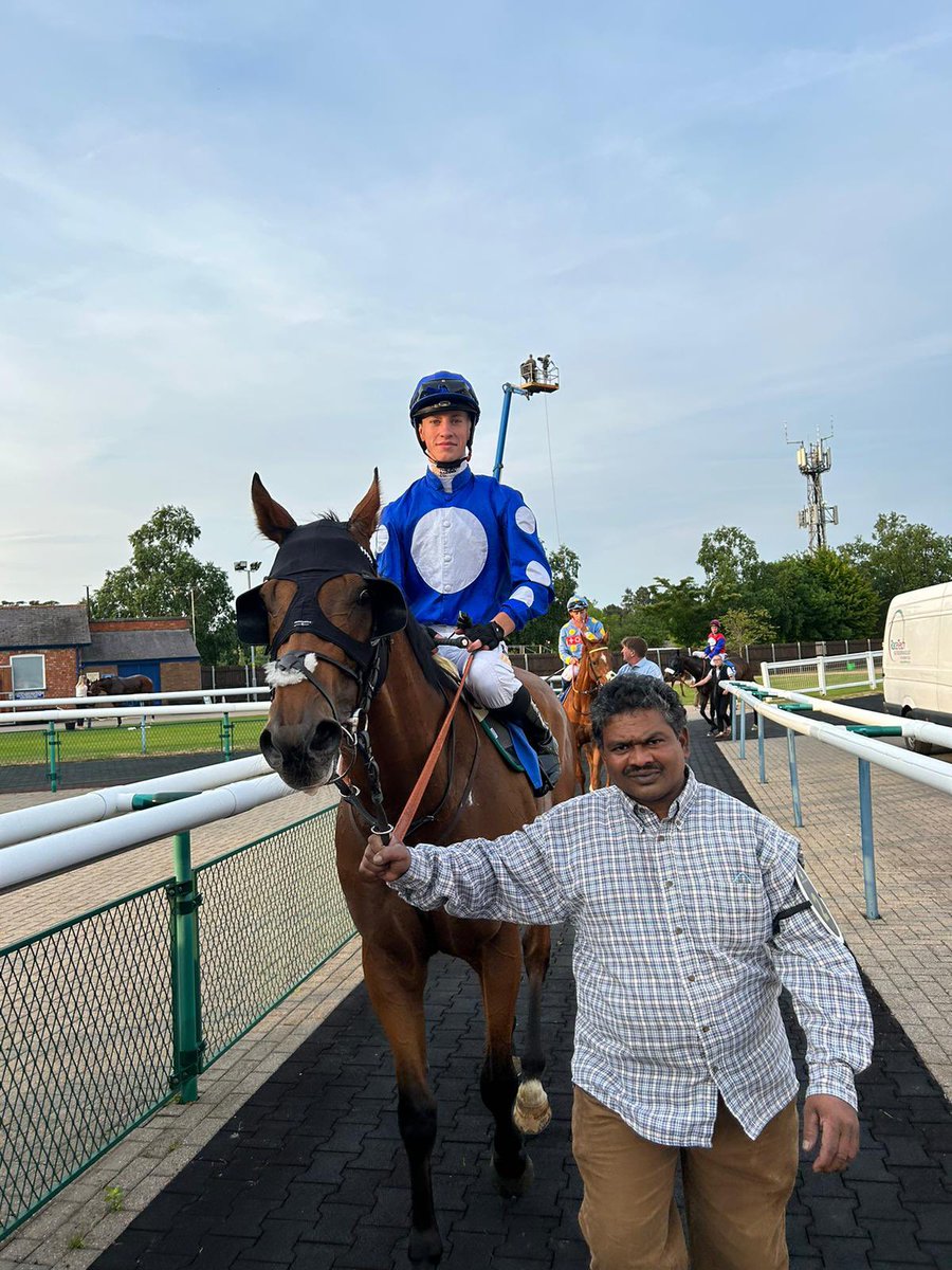 WINNER Mighty Gurkha rolls back the years and wins well under Taylor Fisher at Leicester to bring up a cross-card DOUBLE on the day for the yard. Well done to Mohammed Rashid and to all the team at home! #winner #gurkha #doubleup #saxongate