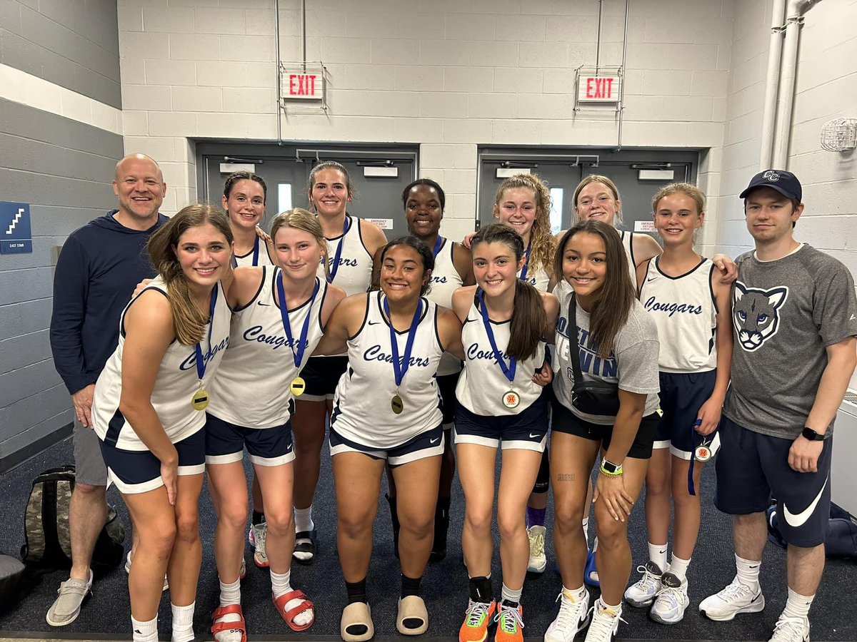 Today was a an awesome day for the ladies! So much fun. 

Balanced scoring, productive inside &amp; out, and played hard. 

vs. CC Defenders - WON 36-31 
vs. MO Queens - WON 47-38
vs. Lady Deuces - WON 47-24