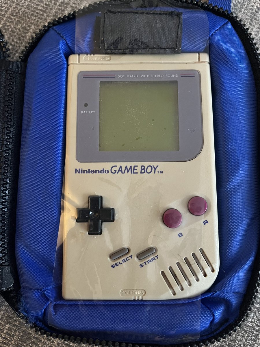 8east9's tweet photo. Outstanding find at the parentals this morning ๐๐๐ #GameBoy #originalgameboy #retrogamer https://t.co/ZHI4nDwX3D