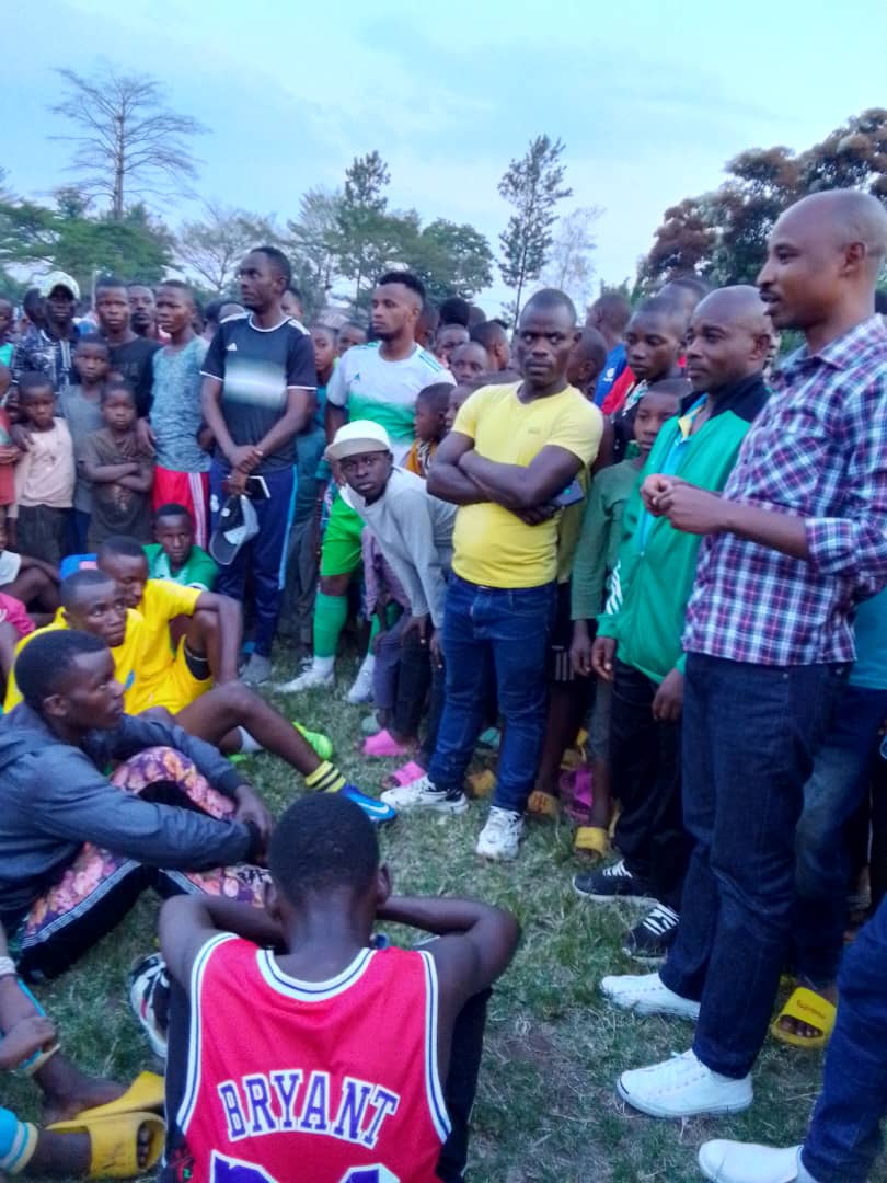 <a href="/BugaramaS/">Bugarama Sector</a> Abaturage banezerewe imikino iri guhuza amakipe yabo muri shampiyona y'ubukangurambaga no kwishimira ibyagezweho!Abana babo bakina mu makipe akomeye nka Félicien NKURUNZIZA wa Rayon Sport,  Marine,, baje gukinira utugari twabo <a href="/RusiziDistrict/">Rusizi District</a> <a href="/rusiziradio/">Radio Rusizi FM 101.8</a> <a href="/RwandaWest/">Western Province I Rwanda</a>