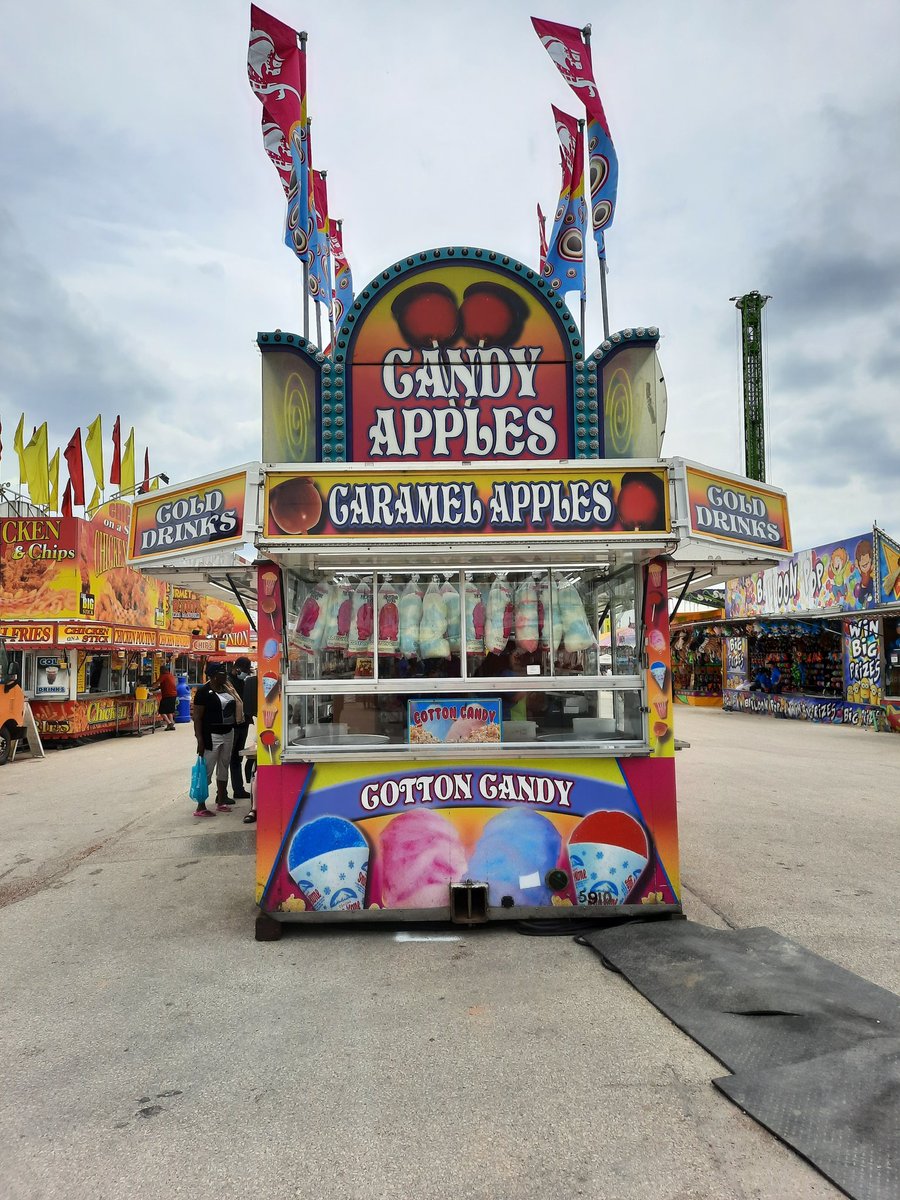 QX104winnipeg's tweet photo. We have ALL of the major food groups at the #RedRiverEx #WhatsYourThrill https://t.co/HhivcxznCt