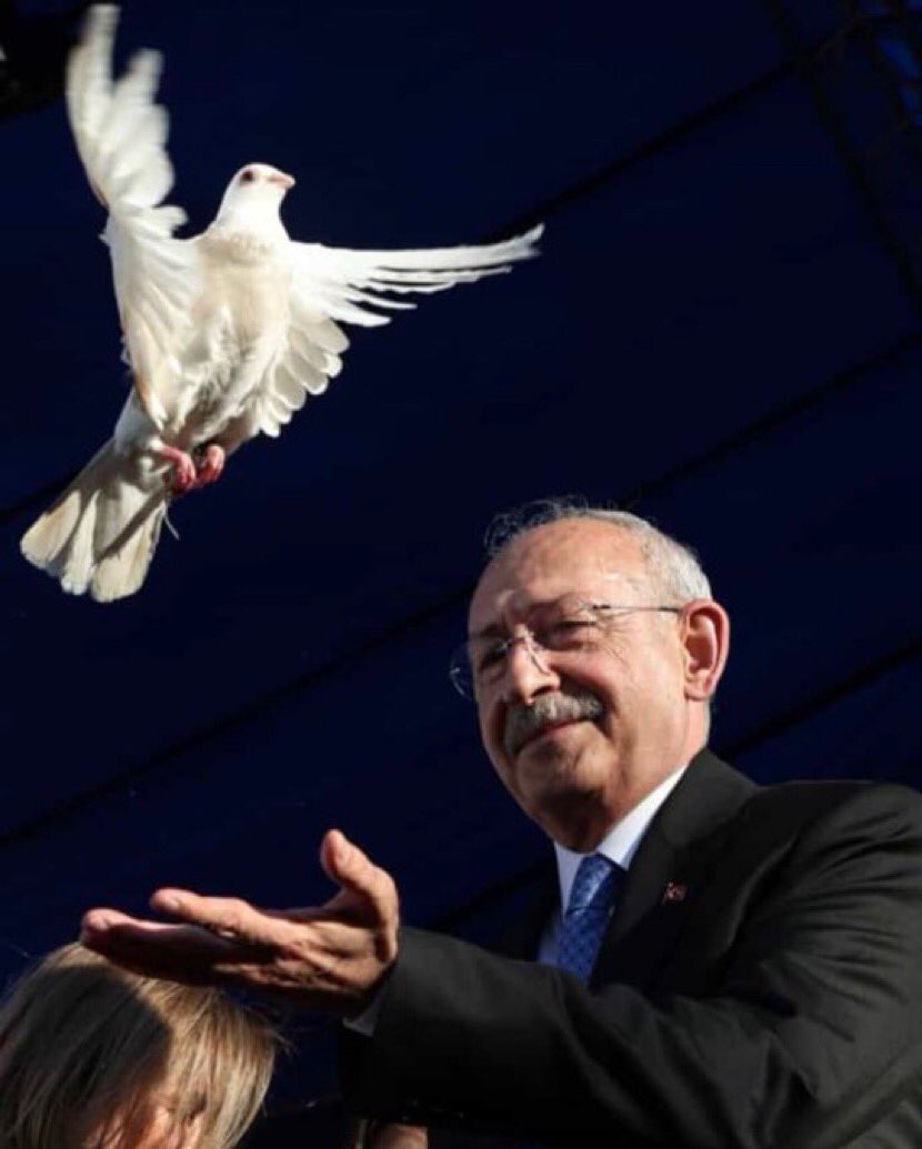 DemokratCagdas's tweet photo. Türk siyasetinin,en dürüst 
En namuslu en haysiyetli siyasetçisi. @kilicdarogluk https://t.co/eRO9dexukH