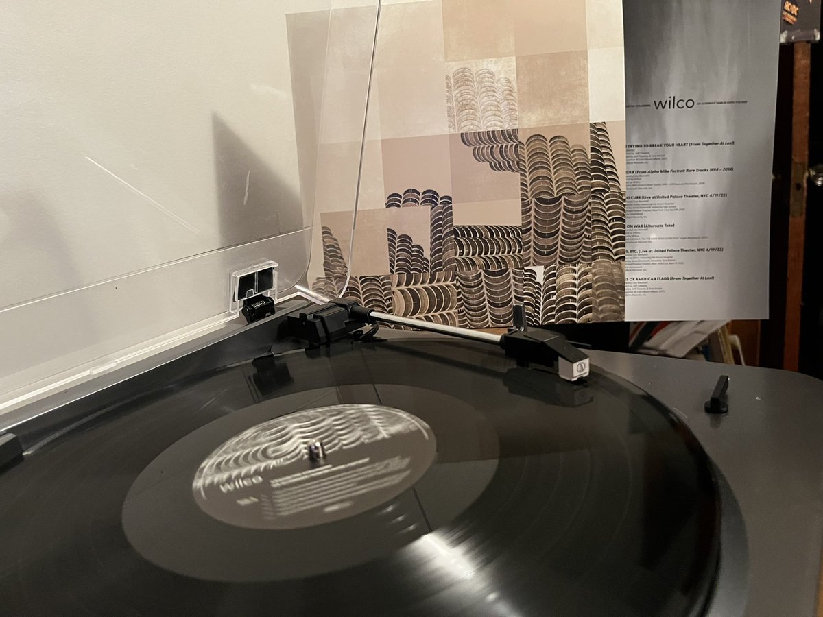 #SaturdaySpinning- a #RecordStoreDay2023 release by @Wilco “#CrosseyedStrangers,” an album of alternative versions of tracks from one of my favorite all time albums, “#YankeeHotelFoxtrot.” Picked up on @recordstoreday 2023 at @Skeletone_Recs @NonesuchRecords #dBpmrecords #vinyl
