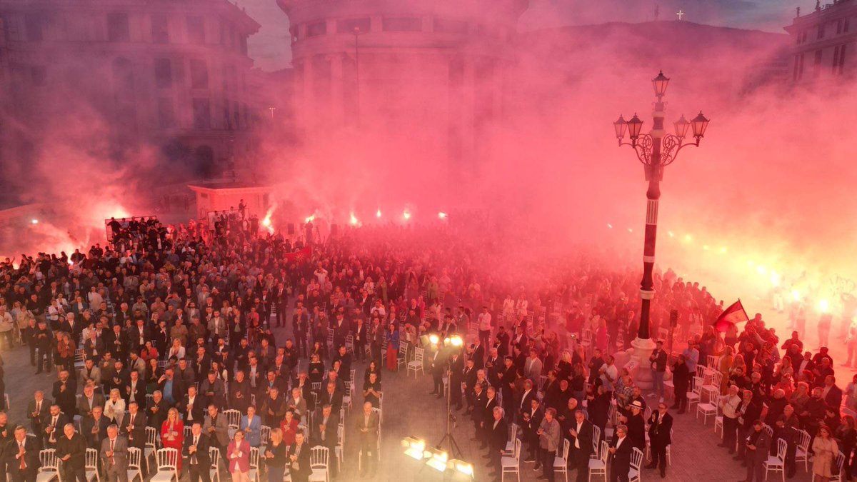 Сила.....Република Македонија🇲🇰🇲🇰

33години #ВМРОДПМНЕ