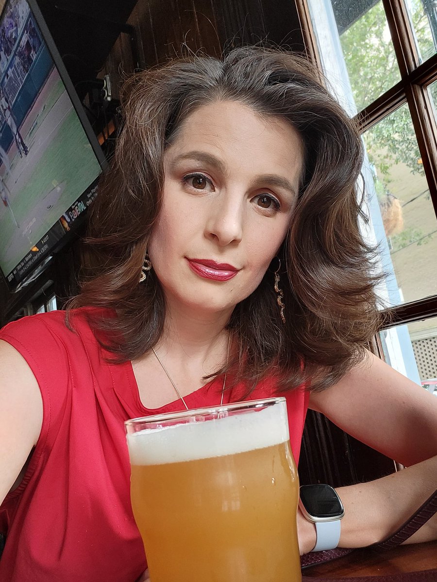 TheNolaChick's tweet image. I&apos;m here at Avenue Pub early for the tweet up. It&apos;s dead, so we&apos;ll pretty much have the place to ourselves. Come thru! #nolatwitter