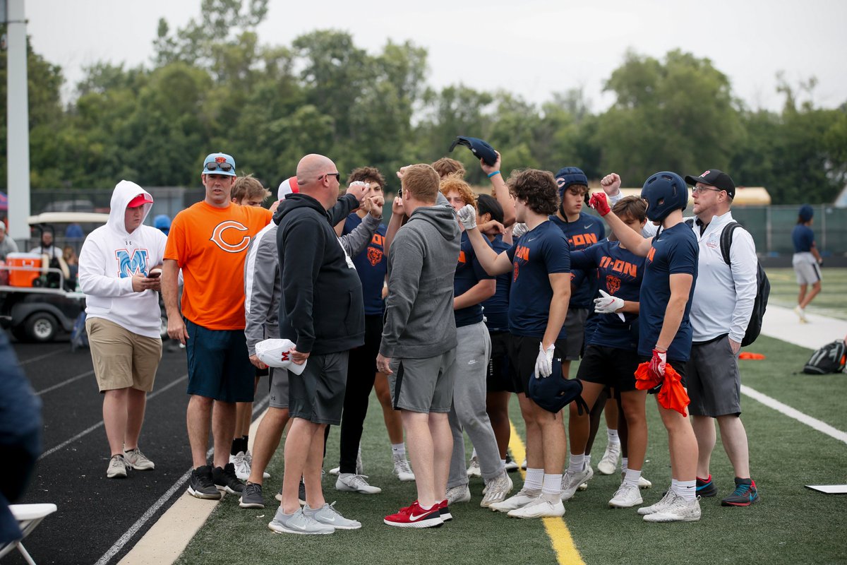 Thank you to @BearsOutreach @chicagobears and @usnikefootball for hosting the Nike 11on 7 on 7 and Linemen Challenge this week! It was a great experience for our student-athletes #ThisIsHSFootball #OneHeartbeat #FACT