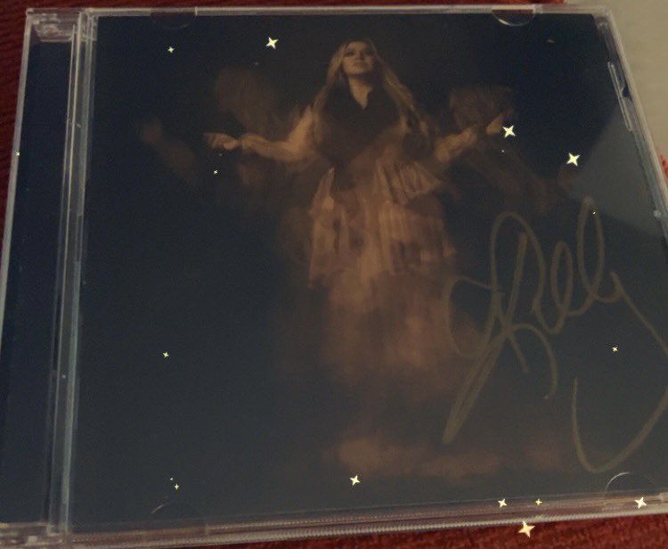 …woooooooohooooooo, came home to an absolute incredible surprise 🙌🙌😜 not going listen to it, till it’s officially out, am going be good! 😊 👏👏👍👍❤️❤️ #chemistry #kellyclarkson  #signed #mine #me #FKOH #ihatelove #redflagcollector #😁😁😁 soooo freaking buzzing and happy