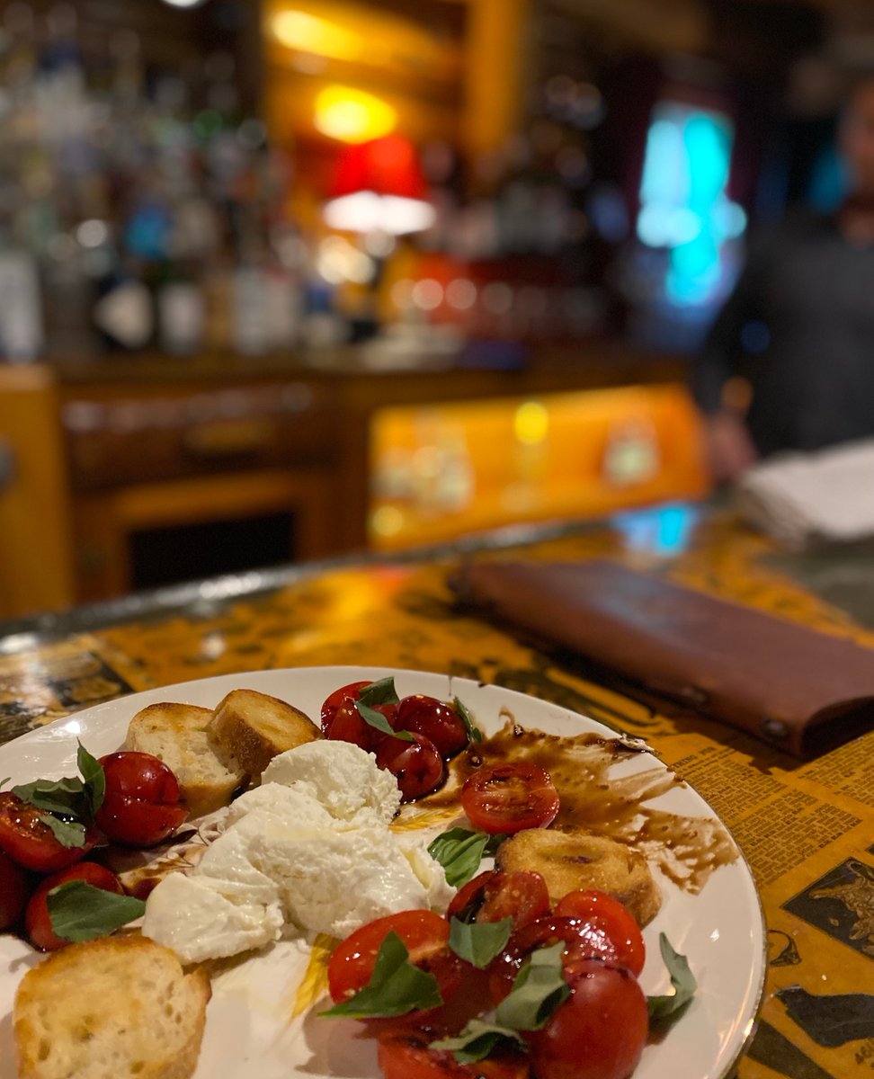 silvergate_MT's tweet photo. ... After a Days Adventure, there is Nothing Better than Enjoying some Great Eats, Great Drinks, Great Music &amp; Story Telling at The Royal Wulff!!! Located inside The Range Rider, Home To Our Very Own Hemingway Exhibit curated by Chris Warren, in One of His Favorite Hang Outs!!! https://t.co/mm1C5GKWeJ