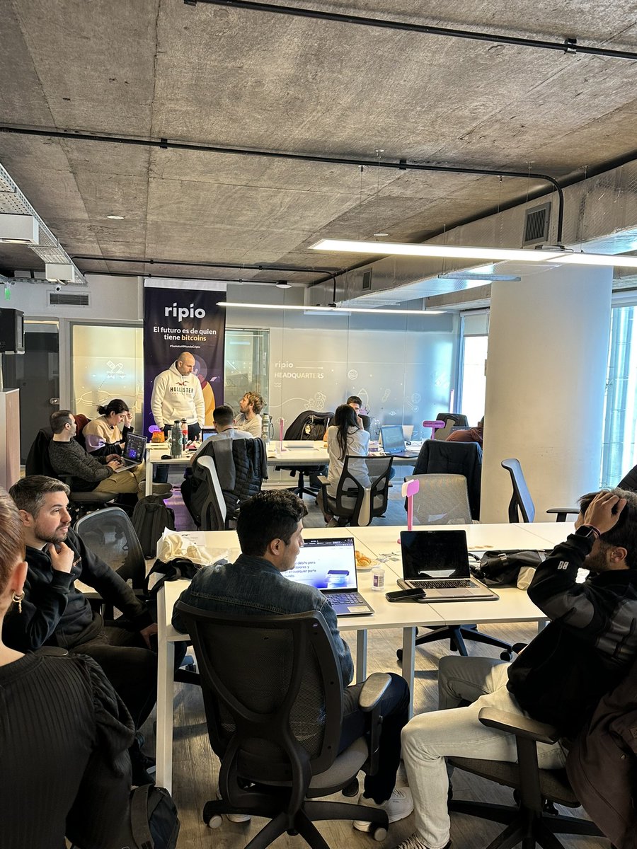 🚀
Día 1

Modular | Hackathon King of Devs Evolution

Oficinas de @RipioApp 

18 equipos (+100 personas) participando en los tracks de 
@CedalioTech @rootstock_es @avalanche_esp @Media_FDN @Speezard_W3 @RipioApp 

🔥 
Los ganadores van a pitchear el Jueves 22 en #ModularSummit