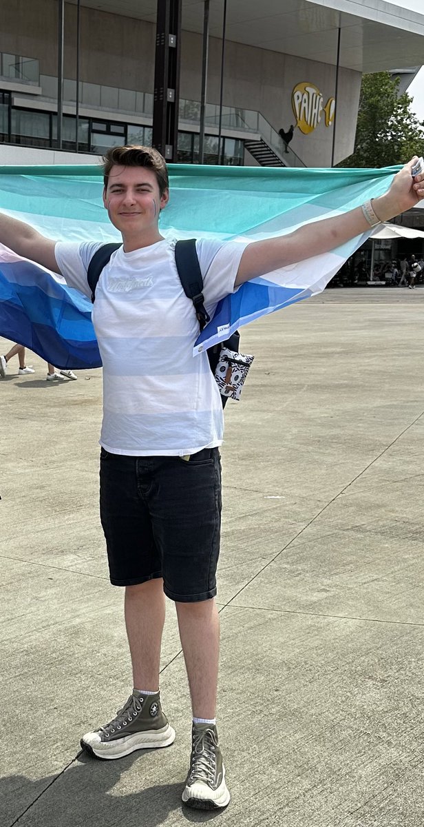 ArtCanne's tweet photo. Moi aujourd’hui à la pride de Rennes 🩵🤍💙
#lgbt #priderennes #pridemonth #pride #gay https://t.co/KXB6DrF9hZ
