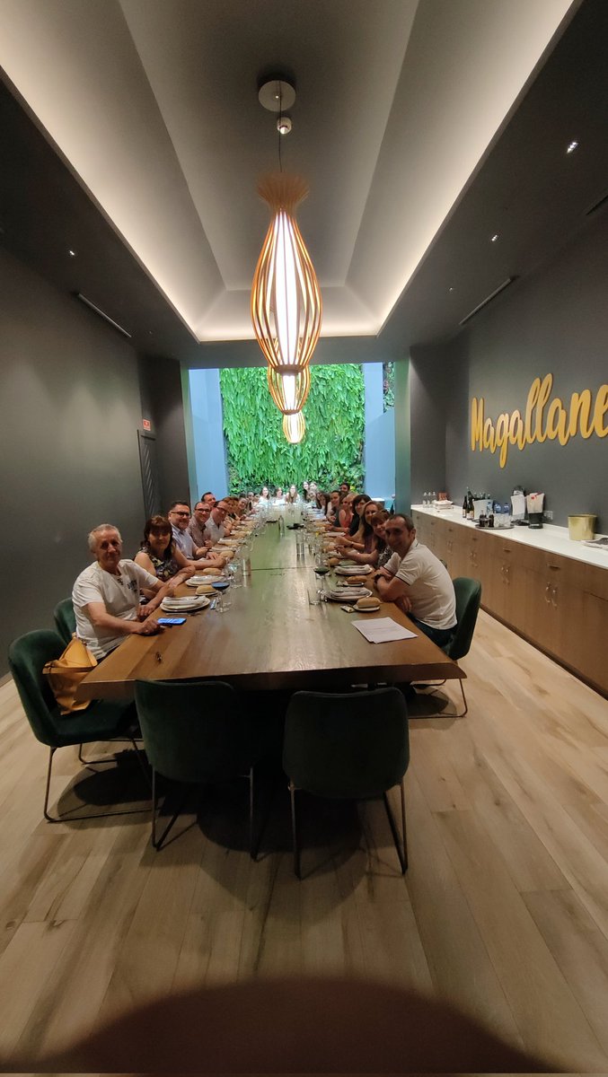 amadorzambrana's tweet image. Las Cadetes &quot;B&quot; @VoleibolLeganes celebrando la gran temporada y lo mucho que nos hemos divertido este fantástico año!!

#vamosLega #MejorCanteraESP
#BalamoRestaurante