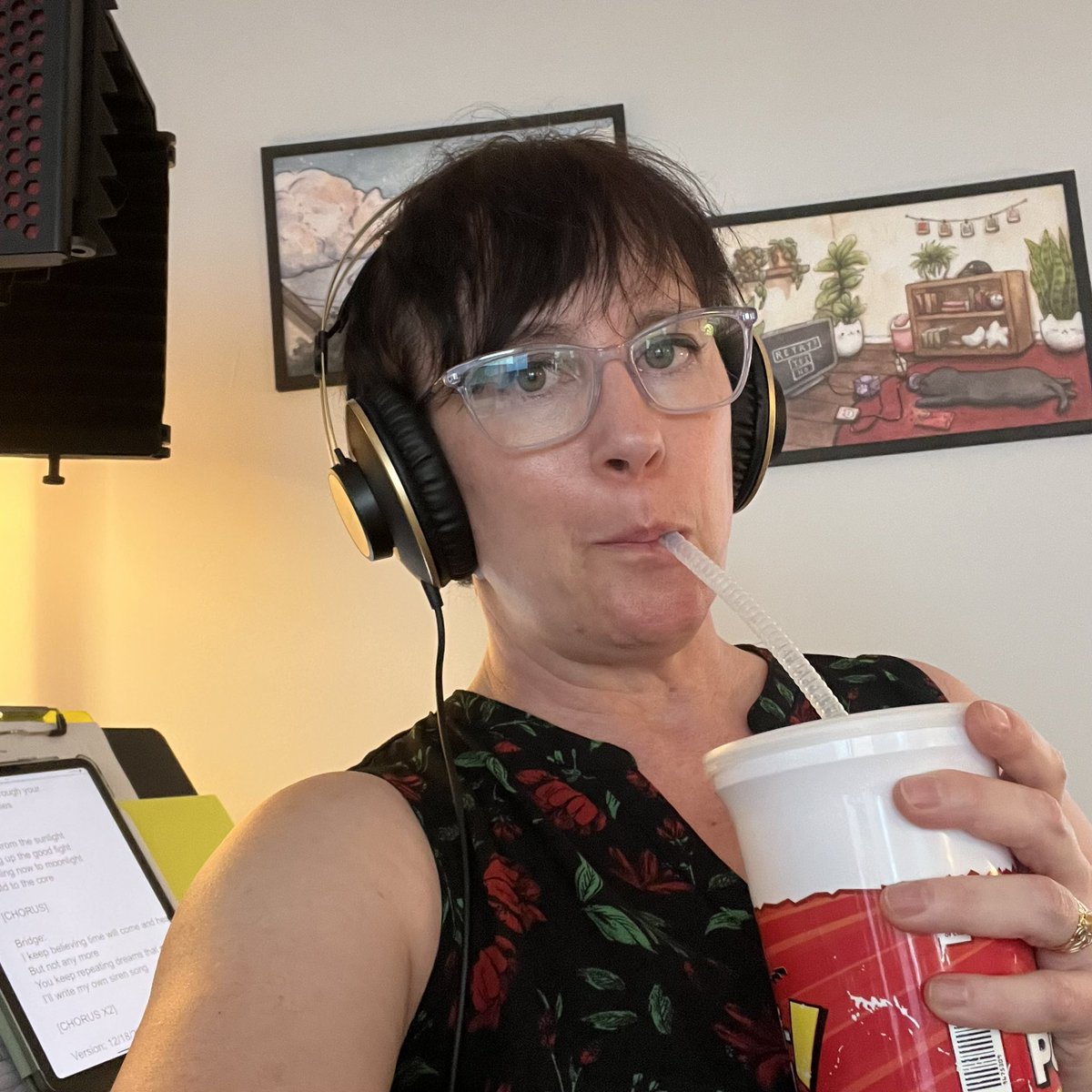 barbaravoice's tweet photo. A little straw in water phonation between takes. I like using the melody to Crazy by Patsy Cline for my vocal soothing đ #amsinging #indiemusic https://t.co/02zrPYb2l8