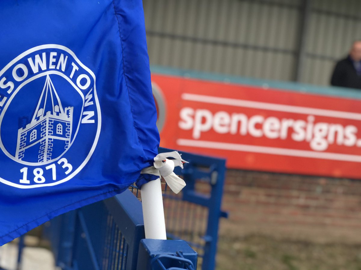 RussellLowe's tweet photo. #nplawards @halesowentownfc  celebrating promotion #spencersigns https://t.co/Aac3DvIK9Q
