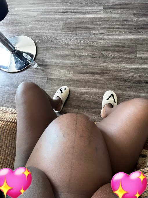 Been cleaning with my tits out all day😂 just trying to get ready for labor at this point! https://t.