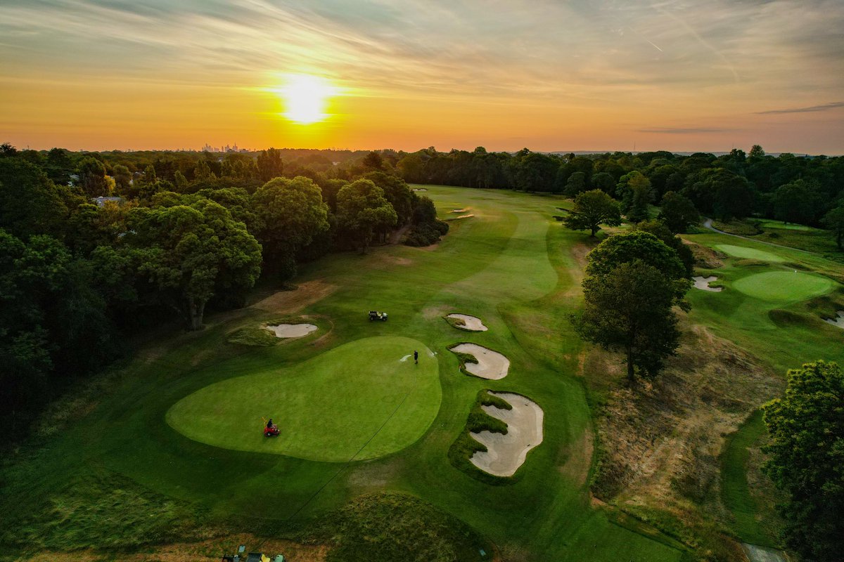 jbaustin2703's tweet image. Top effort by the team over the last couple of months. Course is looking quality. ⛳️🏌🏻👍🏼 #royalwimbledongolfclub #royalwimbledon #greenkeeper #golf #greenkeepinglife #biggaltd @BIGGALtd