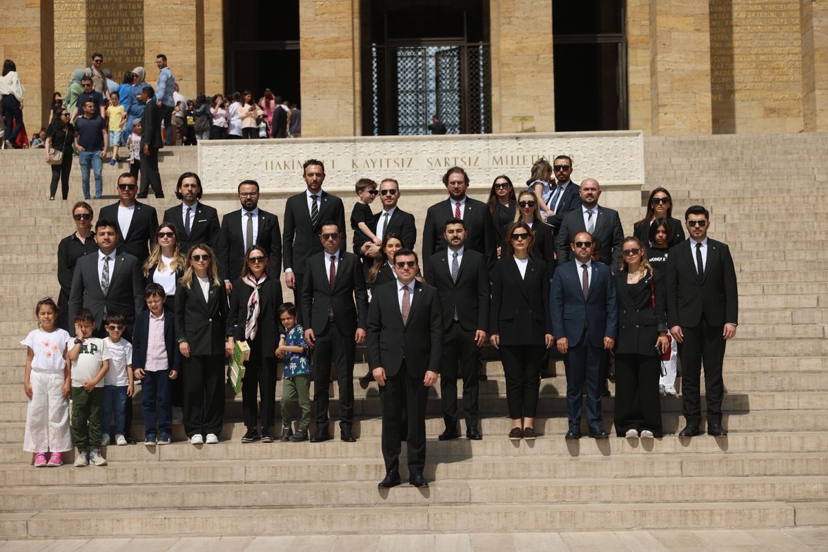 askonuk's tweet photo. Gagiad 30. Yılında yönetim kurulu ve kadınlar kurulu ile birlikte Atanın huzurunda olan başta Cihan başkan olmak üzere herkesi kutluyorum. Gagiad ailesi Ülke Bayrak sevdalısı büyük bir aile bu güne kadar emeği geçen herkese teşekkür ederim. 🇹🇷🇹🇷🇹🇷 https://t.co/cPcPFo0EEV