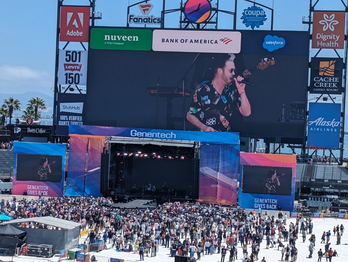 Beautiful day <a href="/OracleParkSF/">Oracle Park</a> ! First act at #genentechgivesback <a href="/FitzAndTantrums/">Fitz & The Tantrums</a>