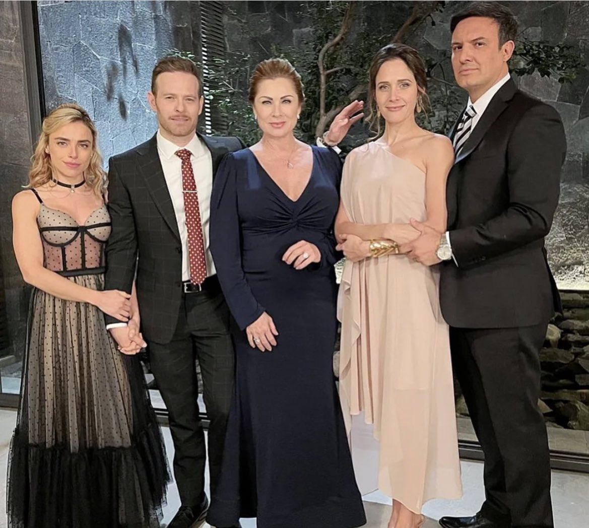 LetyCalderonPag's tweet photo. Cuantos secretos tiene esta familia… 
-Familia Huizar. 🔥 #MadreDeAlquiler

@letyca79 @NetflixLAT https://t.co/yuptjAluzy