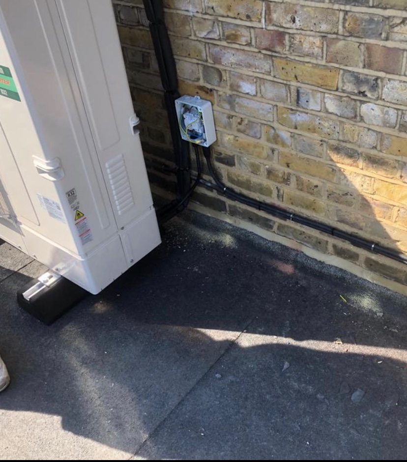 CampionElectric's tweet photo. Loping hall our #electrical #Install #team #Installing #submain &amp; #fuseboard for #aircon 
@SkyAirCon_Ltd @DanCarberry
@swacable @campionconsult
#electricians #electrician  #electrics @smb_ltd @SsContract
#memshield @MossElectrical @OakleyVicoak @gewiss_uk 
@MitsubishiHVAC https://t.co/TySooREEZ4