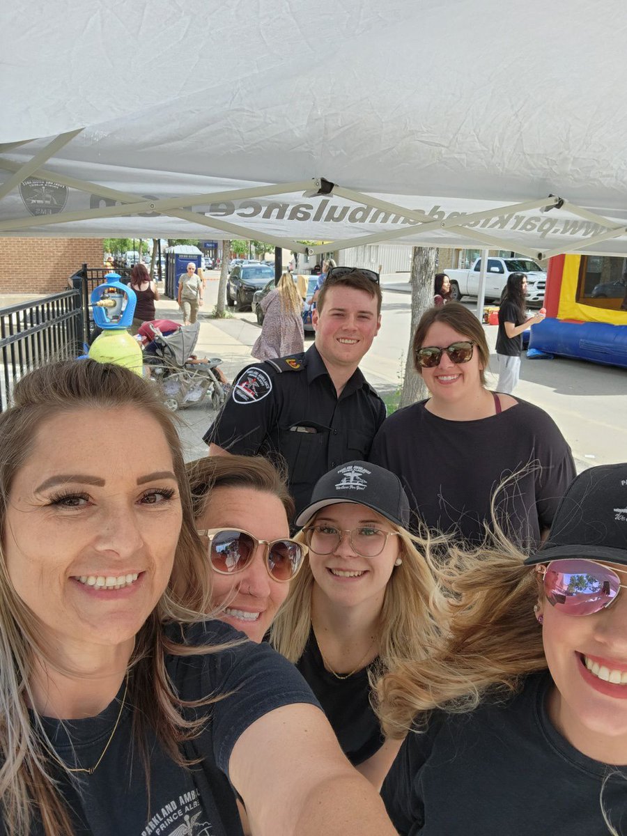 Our terrific team of communications specialists and paramedics are having a blast at the street fair. Thank you for being dedicated volunteers today! 1/2