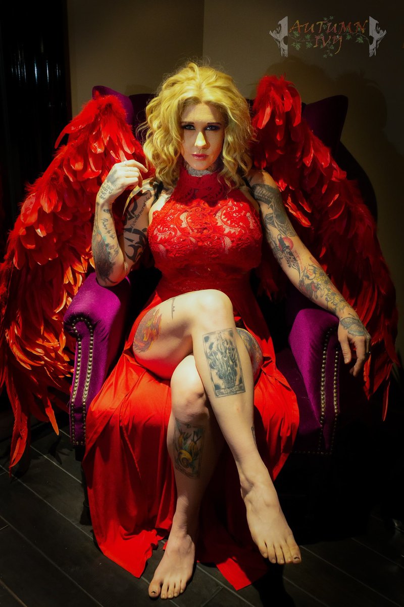 Autumn Ivy on Twitter: "Big tail big wings clearly"