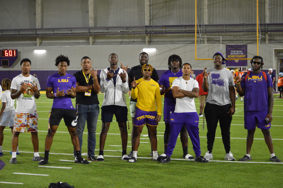 Quite the pic here at #LSU Camp. Commits: Maurice Williams, Ahmad Breaux, JoJo Stone, Khayree Lee. 2023 additions: Ka'Morreun Pimpton, DJ Chester, Tyree Adams. LSU targets on their visit: CJ Jackson, Ory Williams, Jalyn Crawford.