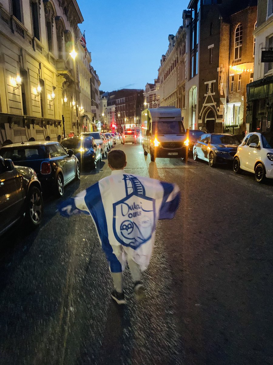 thom_dubai's tweet photo. @YesWeCrann London the night before. 💙 https://t.co/k16mh1lGfL