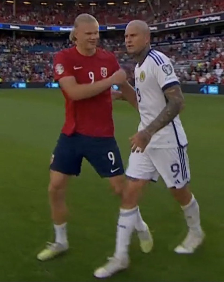 FitbaPatter's tweet photo. Erling Haaland and his idol https://t.co/1KcYqjlyR8