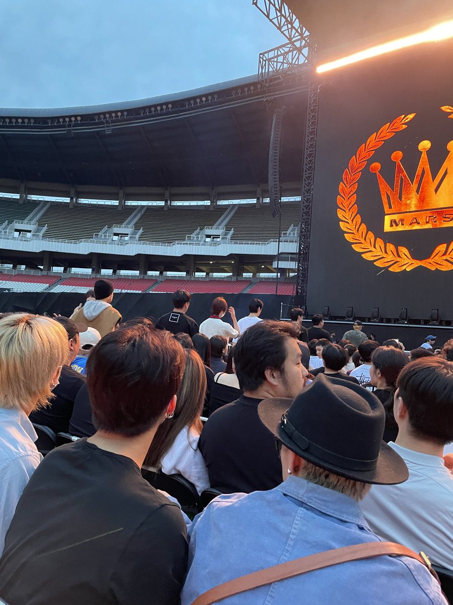 i think op sat behind haruto jeongwoo and asahi during the bruno mars concert today 🥹
