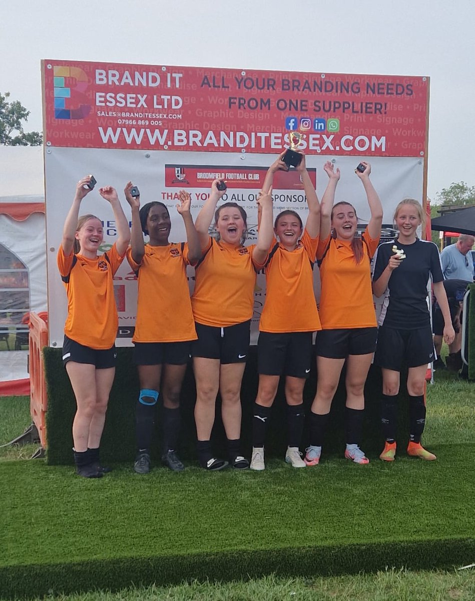 StCleresU18G's tweet photo. The girls really enjoyed the @broomfieldgirls tournament today with our 'oranges' coming out winners. Both teams played some fantastic football and were a credit to the team. Massive well done to all involved in organising a great event 👏👏👏
🟠🏆⚫ https://t.co/5qTHWzg2jk