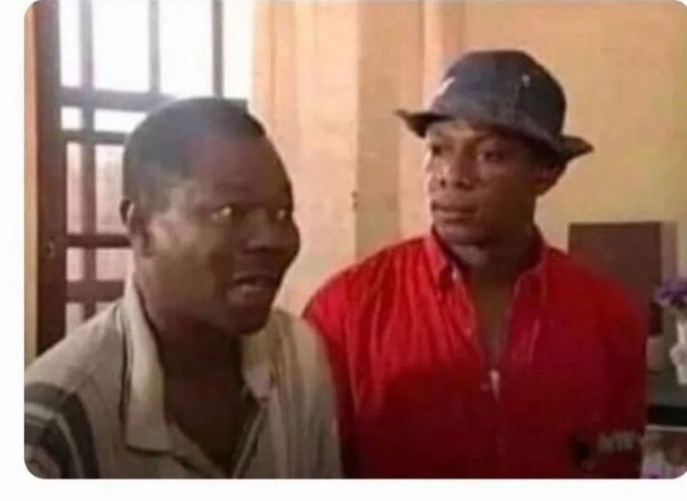 AYESHortempered's tweet photo. When me and my friend are lying but my friend starts to over lie https://t.co/B7BkcUf3aK